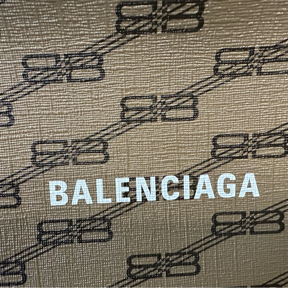 Balenciaga Monogram Bag with Black Logo Pattern - Picture 8 of 11